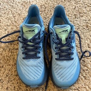 Altra Experience Flow, light blue, size 7.5, almost new